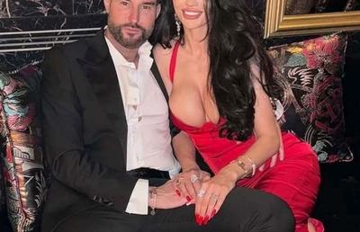 Fotomodelul român care s-a iubit în trecut cu un fotbalist din Serie A și cu un pilot de Moto GP, răsfățată de iubitul milionar de Valentine's Day