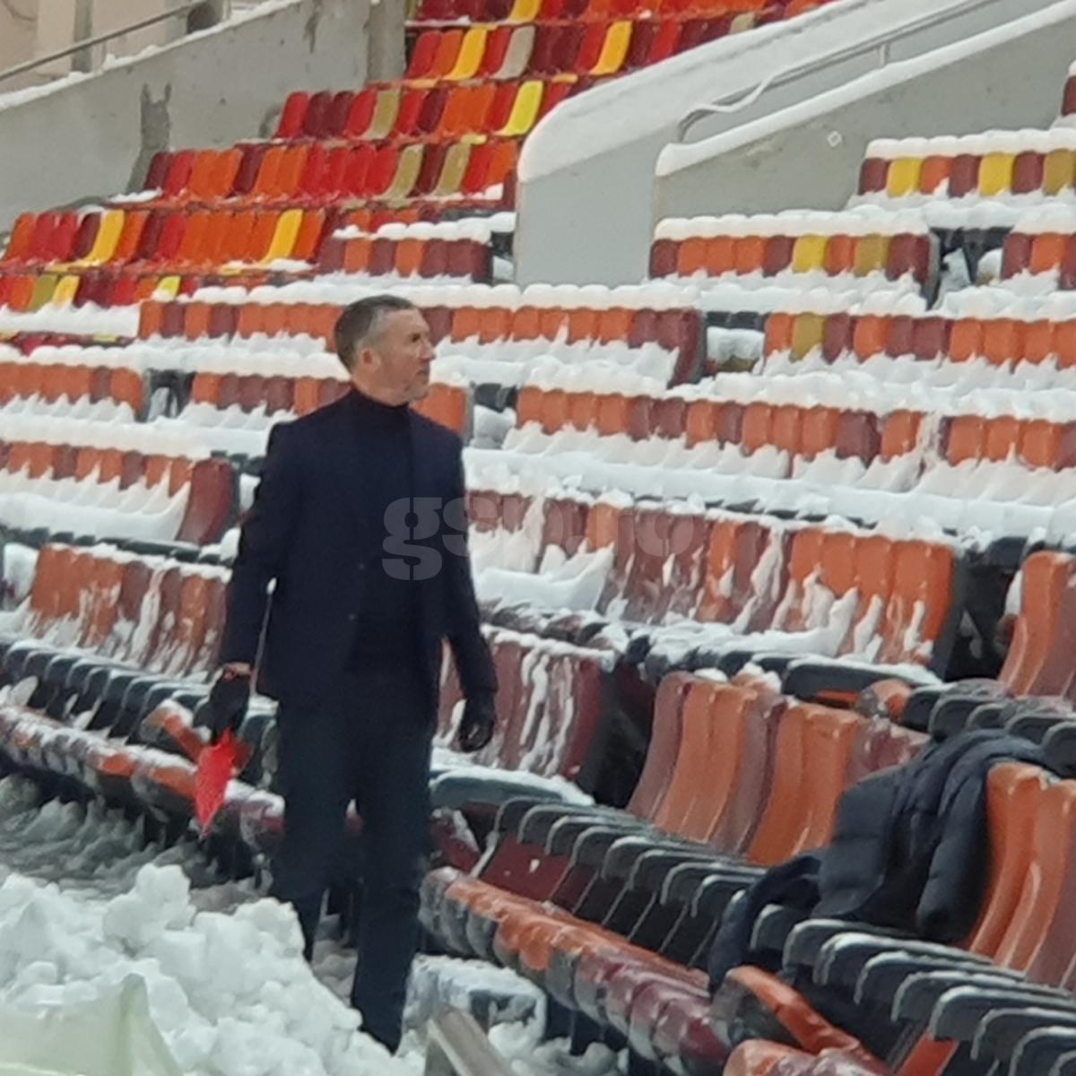 MM Stoica a pus umărul la deszăpezire