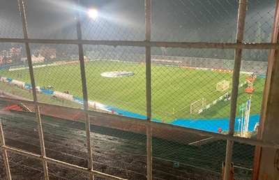 Imagini-șoc în Conference League! Suporteri „băgați la închisoare”
