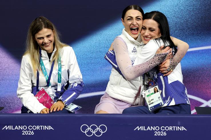 Bucuria Juliei Sauter alături de antrnoarea sa Roxana Luca FOTO Guliver/GettyImages