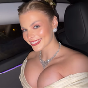 Bîrligea și Antonia, apariție la „Balul Mascat Bridgerton” // FOTO: Instagram