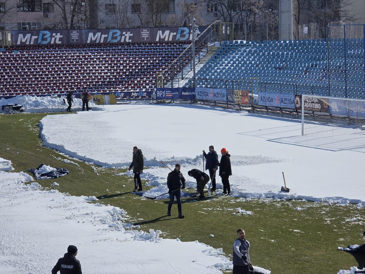Oțelul Galați are terenul acoperit cu zăpadă
