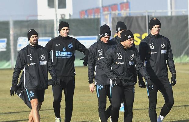 Toată Liga 1 stă acasă! Unele echipe le permit străinilor să plece din România, dar unii ar intra la întoarcere în carantină