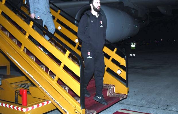 CORONAVIRUS / Poliția l-a oprit pe Higuain să plece din Italia » Cum a driblat atacantul lui Juventus autoritățile