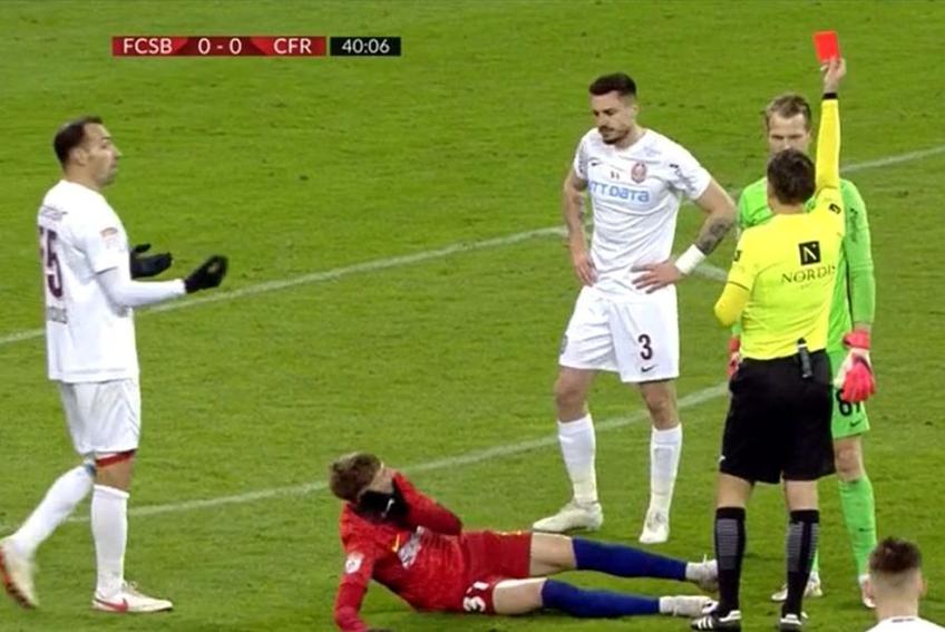 În minutul 41 al meciului dintre FCSB - CFR Cluj, la scorul de 0-0, Giedrius Arlauskis (33 de ani), portarul campioanei, a fost eliminat de „centralul” Ovidiu Hațegan.