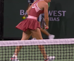 Criză de nervi: Halep a rupt racheta în semifinala cu Swiatek!