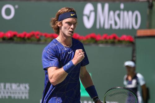 Andrey Rublev (24 ani, 7 ATP) își menține poziția fermă împotriva războiului din Ucraina. După ce cu trei săptămâni în urmă a scris „Nu războiului, vă rog!” pe camera TV, acum rusul a vorbit la o conferința de presă despre situația tragică din Ucraina.