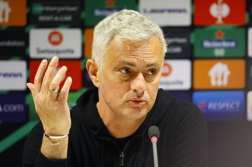 Jose Mourinho (50 de ani), antrenorul celor de la AS Roma, l-a ironizat pe Zdenek Zeman (74 de ani), în conferința de presă care a prefațat derby-ul cu Lazio.