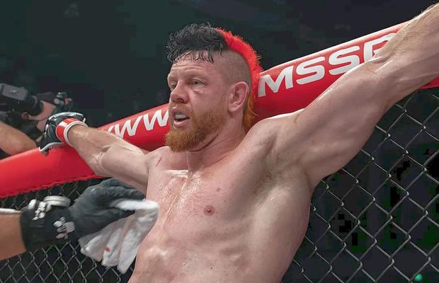 De la Chelsea, în cușcă » Fostul jucător al londonezilor luptă acum în MMA