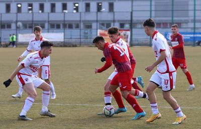 S-au încins spiritele la derby-ul Steaua - Dinamo din Liga Elitelor » Jucătorii s-au luat la bătaie la finalul meciului câștigat de roș-albaștri