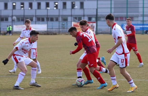 S-au încins spiritele la derby-ul Steaua - Dinamo din Liga Elitelor » Jucătorii s-au luat la bătaie la finalul meciului câștigat de roș-albaștri