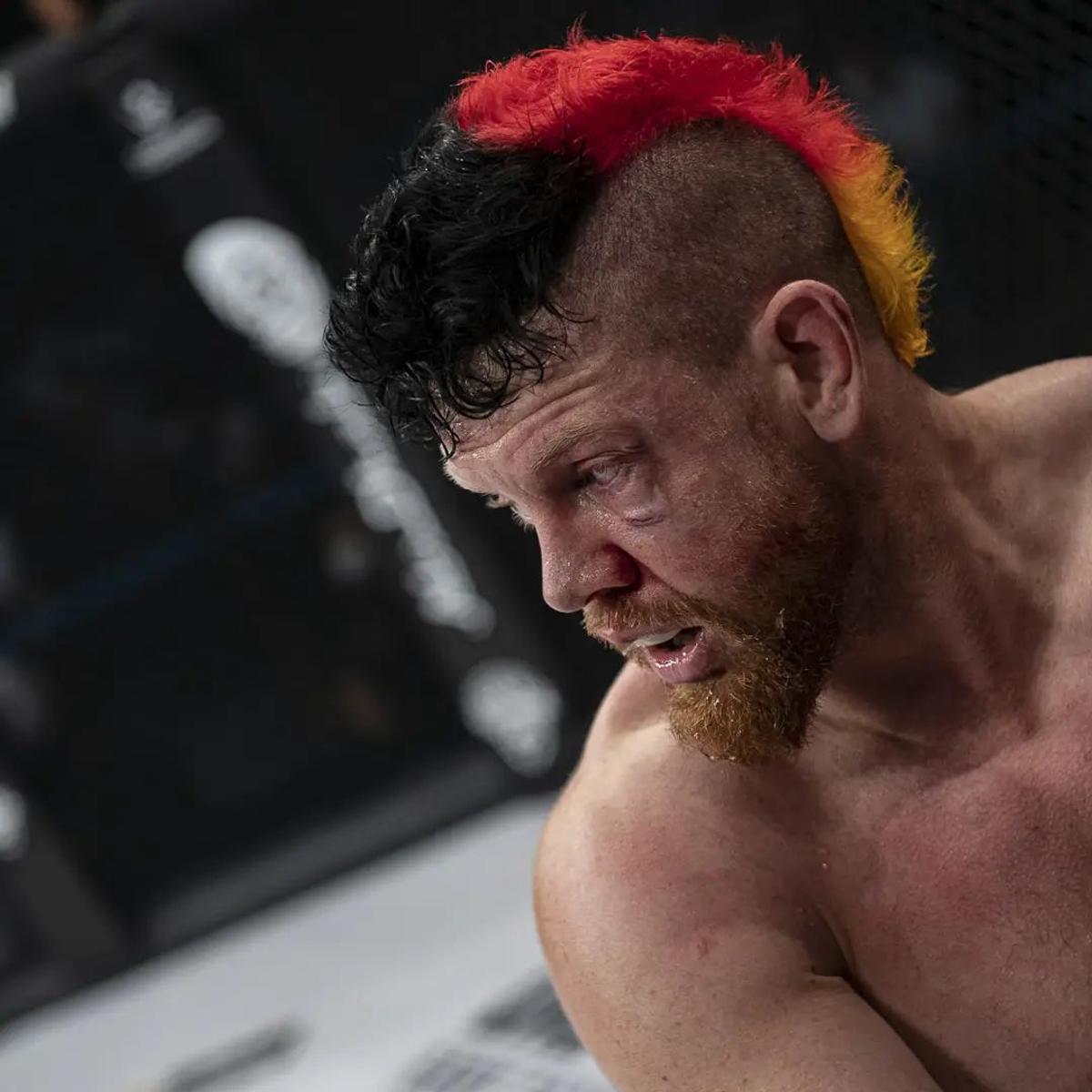 De la Chelsea, în cușcă » Fostul jucător al londonezilor luptă acum în MMA