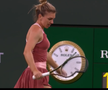 Criză de nervi: Halep a rupt racheta în semifinala cu Swiatek!