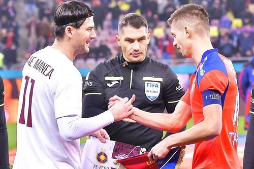 Istvan Kovacs, la centru într-un derby Rapid - FCSB / Sursă foto: Imago Images