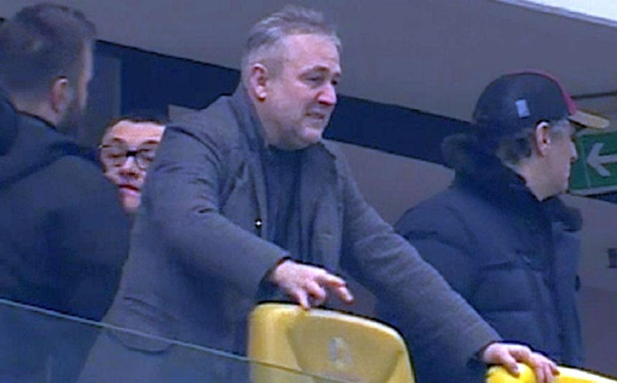 Mihai Rotaru, transfigurat la „oficială” » Flancat de Bobonete și de un fost ministru, s-a calmat cu un whisky după golul lui Edjouma