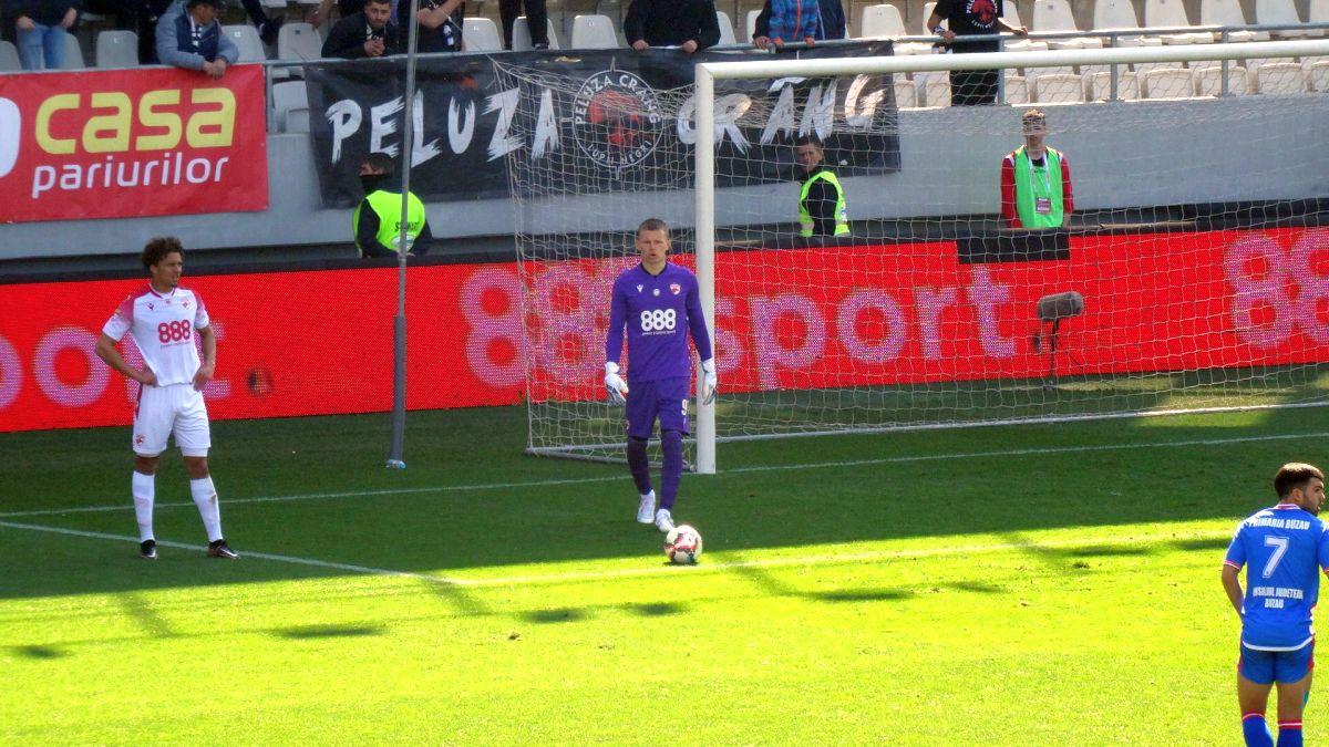 9 detalii de la Dinamo - Buzău » Cum s-a descurcat debutantul de 16 ani, momentul impresionant de la start + ce au cerut fanii la final