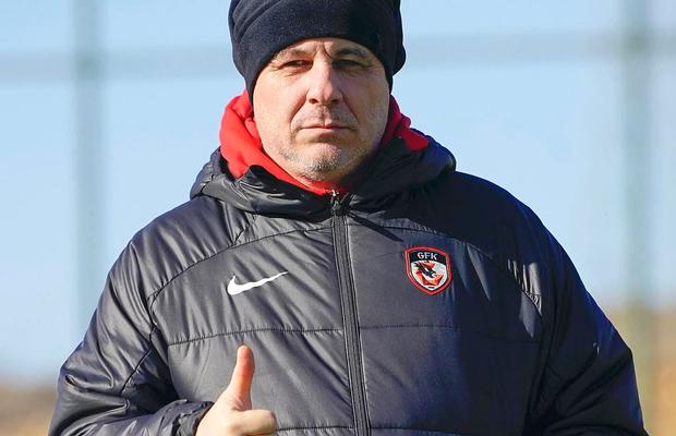 Patronul din play-off l-a sunat pe Șumudică: „Mi-a zis că eu voi fi următorul antrenor al echipei” + „Iau titlul la pas!”