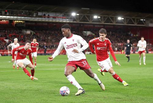 Kobbie Mainoo, în alb // foto: Guliver/gettyimages