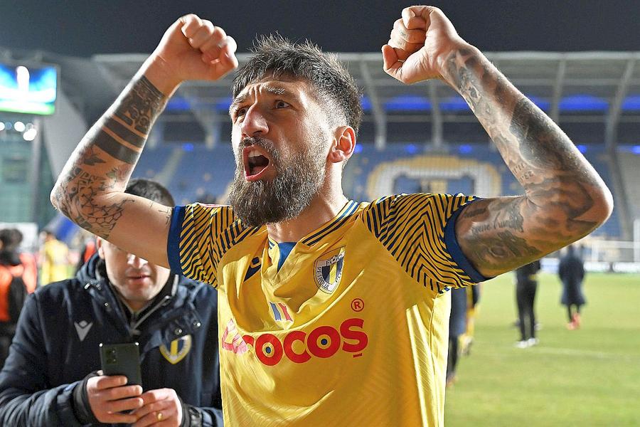 Paul Papp Paul Papp, de la copilăria cu lipsuri la 300 de meciuri în Superligă: „Luam ghete de la second-hand, le coseam cu nailon de pescuit”