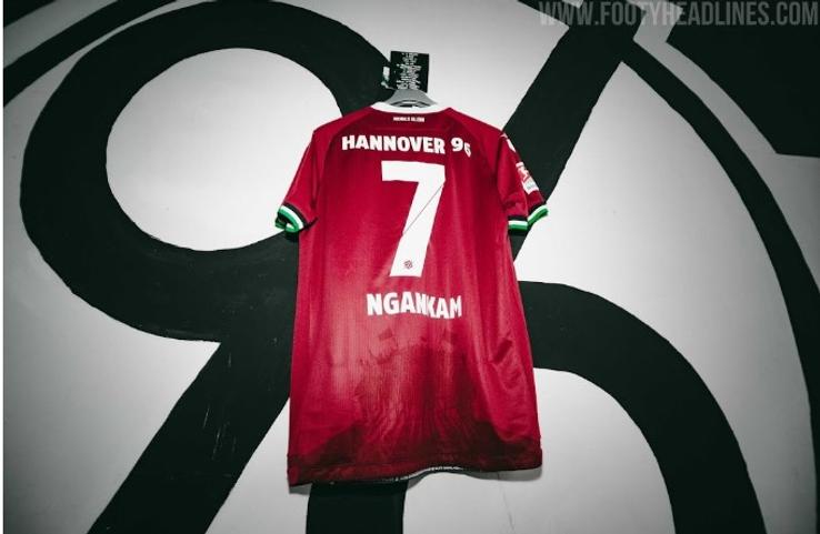 Hannover 96 a lansat un tricou roșu antirasism într-o ediție specială produsă de Macron