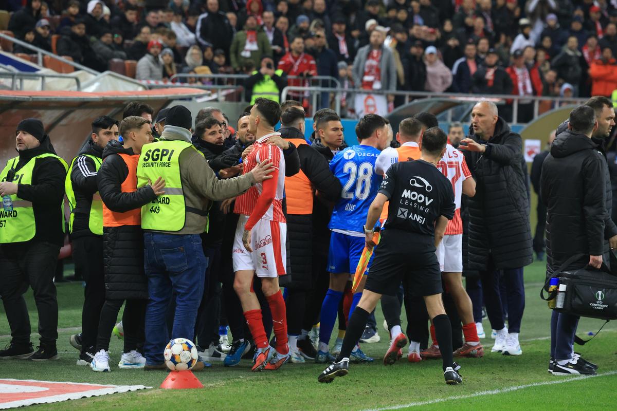 Final de primă repriză „nebun” în Dinamo - Craiova » Cele 3 momente care au „dinamitat” derby-ul
