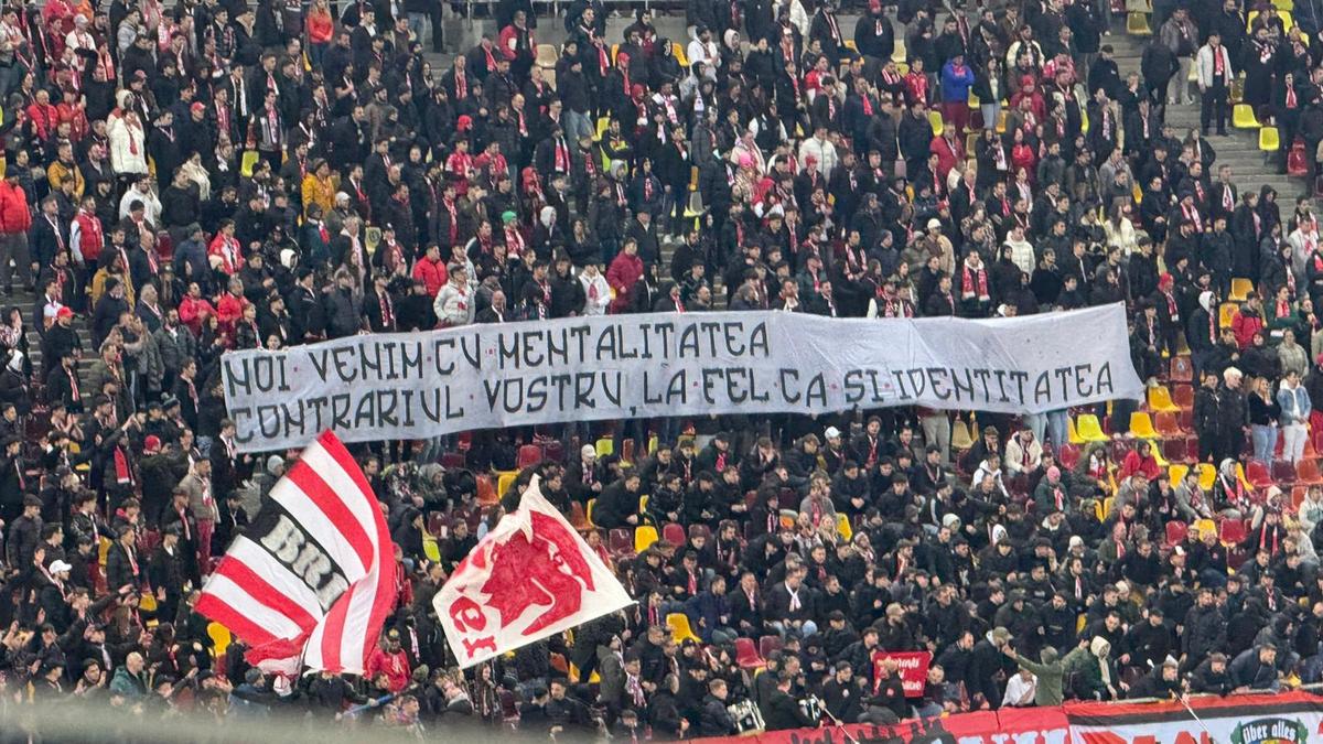 Duelul galeriilor la Dinamo - Craiova: „V-au furat rapizii, e adevărat / Dar voi furați de-o viață, de când v-ați înființat”