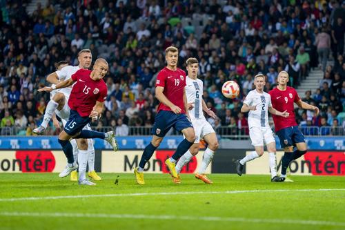 Leo Skiri Østigård (nr. 15), la naționala Norvegiei / Foto: Imago