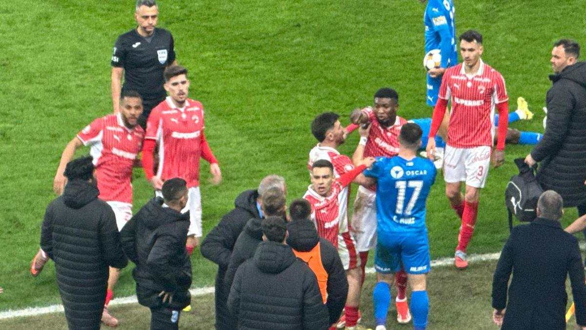Altercație generală în Dinamo - Universitatea Craiova