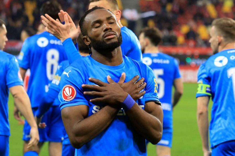 A ieșit „șifonat” din Corvinul - Craiova » Primele vești despre situația fotbalistului campioanei