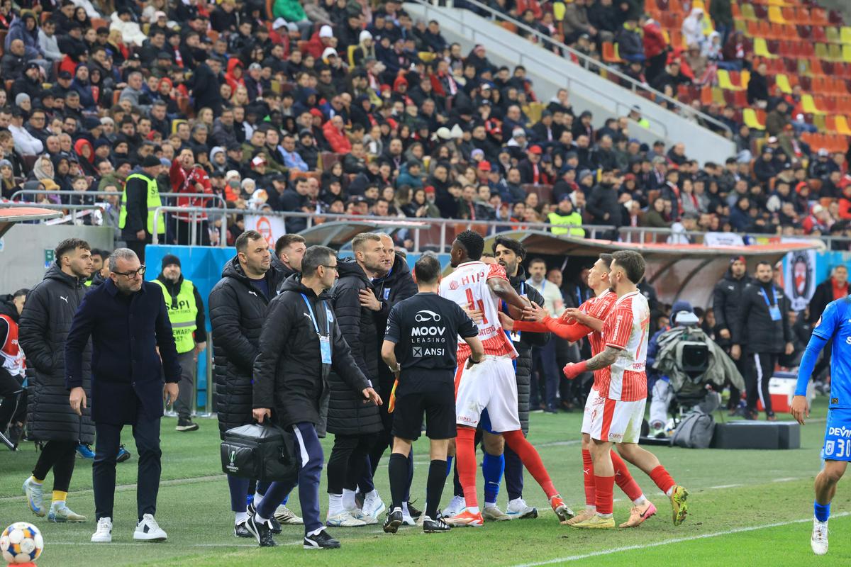 Final de primă repriză „nebun” în Dinamo - Craiova » Cele 3 momente care au „dinamitat” derby-ul