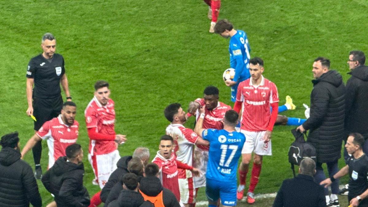 Altercație generală în Dinamo - Universitatea Craiova
