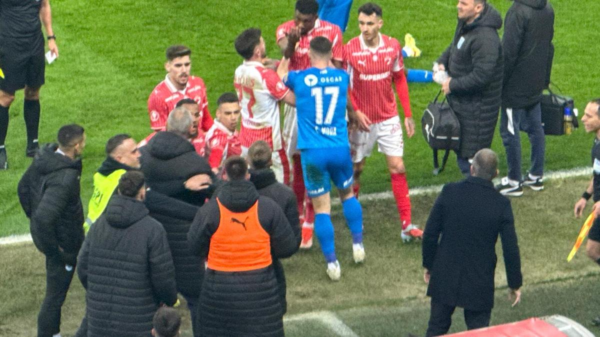 Altercație generală în Dinamo - Universitatea Craiova