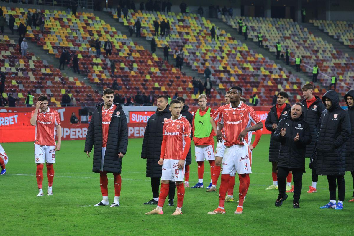 Toți o bat pe Dinamo! Universitatea Craiova revine pe primul loc, deși a jucat o repriză în inferioritate pe Arenă!