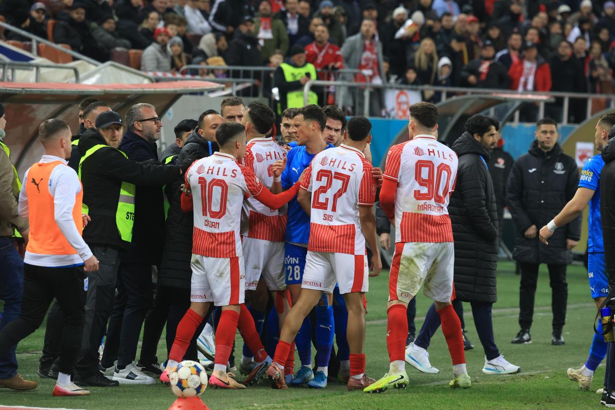 Final de primă repriză „nebun” în Dinamo - Craiova » Cele 3 momente care au „dinamitat” derby-ul