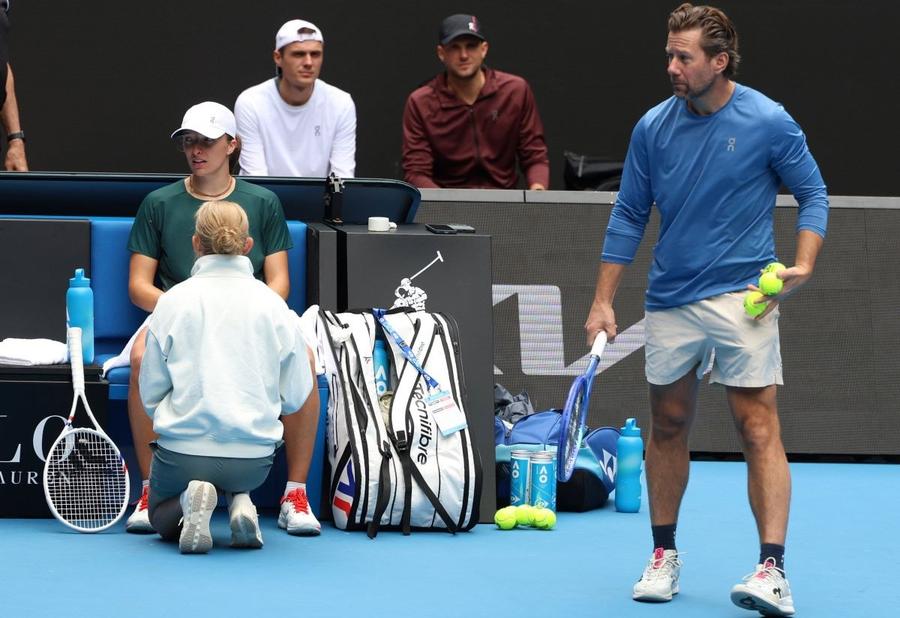 Iga Swiatek, psihologa Daria Abramowicz și antrenorul Wim Fissette Foto: Imago Images Persoana-cheie din staff-ul fostului lider WTA, arătată cu degetul: „E de neatins până la sfârșitul carierei Igăi Swiatek”