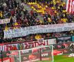 Banner Dinamo - „Partidul frf / V-a ținut în funcții fără performanță / Și continuați să conduceți un fotbal fără speranță”