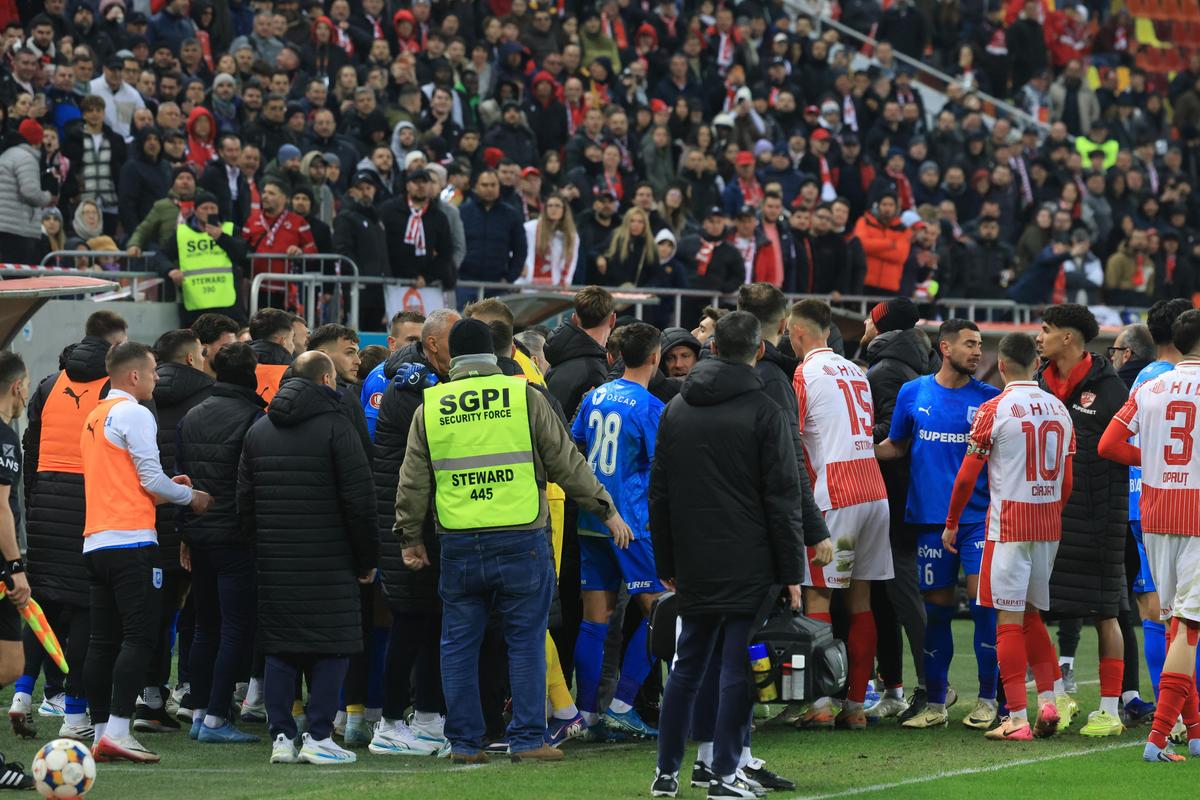 Final de primă repriză „nebun” în Dinamo - Craiova » Cele 3 momente care au „dinamitat” derby-ul