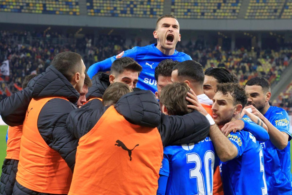 Toți o bat pe Dinamo! Universitatea Craiova revine pe primul loc, deși a jucat o repriză în inferioritate pe Arenă!