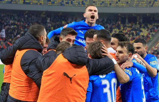 Toți o bat pe Dinamo! Universitatea Craiova revine pe primul loc, deși a jucat o repriză în inferioritate pe Arenă!