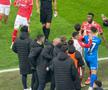 Altercație generală în Dinamo - Universitatea Craiova