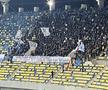 Banner Craiova - „V-au furat rapizii, e adevărat / Dar voi furați de-o viață, de când v-ați înființat”