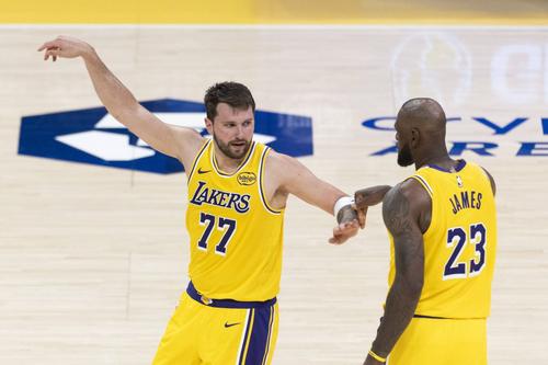 Luka Doncic și LeBron James/Foto: Imago Images