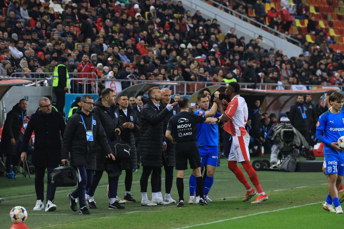 Final de primă repriză „nebun” în Dinamo - Craiova » Cele 3 momente care au „dinamitat” derby-ul