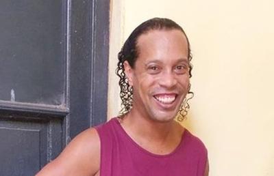 Ronaldinho a vorbit din arestul la domiciliu: „Aș fi jucat și împotriva coronavirusului”