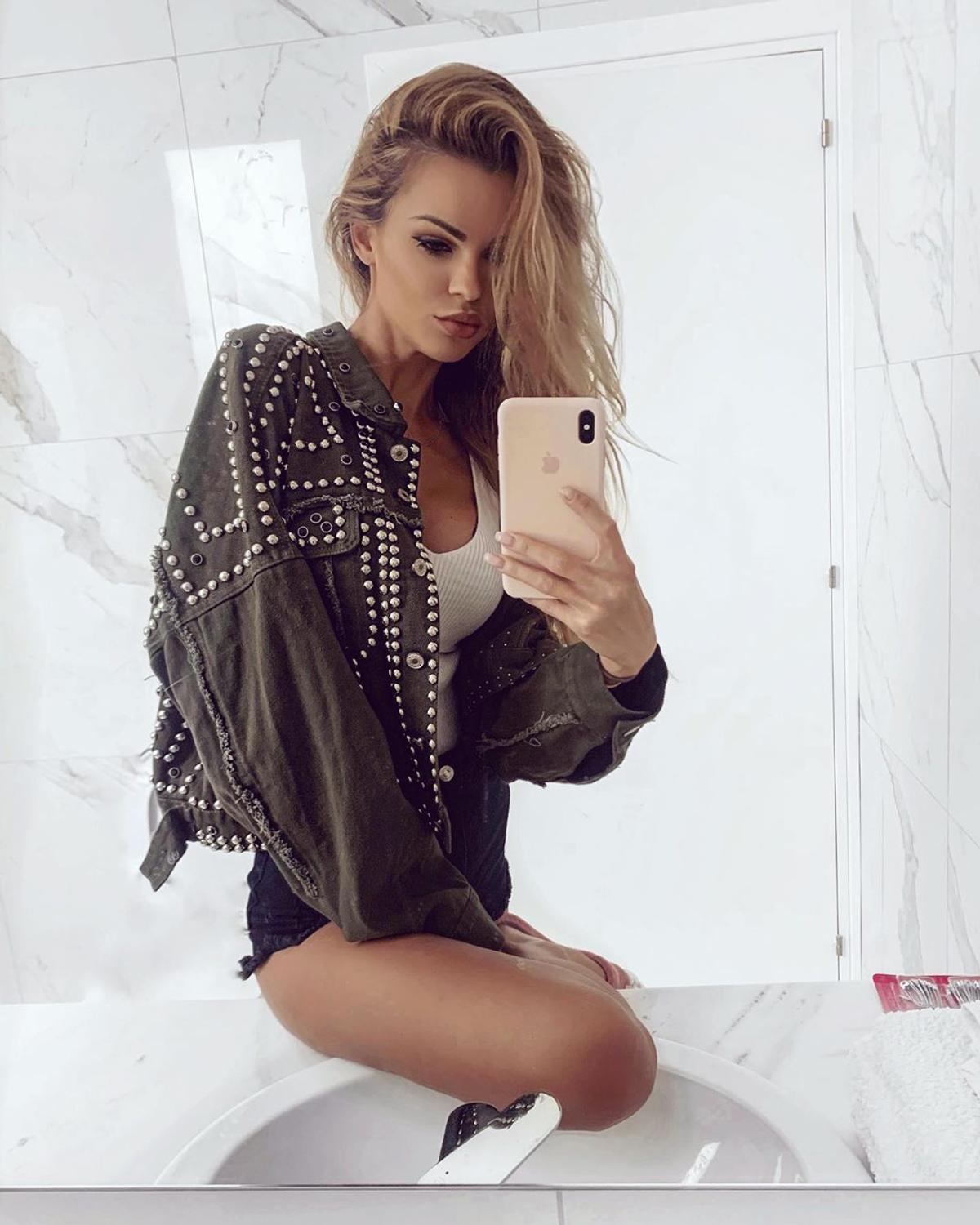 GALERIE FOTO Nimeni nu o poate uita! Zuzana Kollarova e cea mai sexy soție de fotbalist și face senzație în izolare