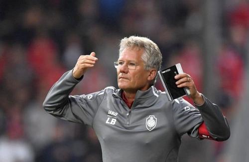 Ladislau Boloni ar putea s-o părăsească după trei ani pe Antwerp, care se gândește la Michel Preud'homme, actualul tehnician al lui Standard. În 2008, Bölöni a venit în locul lui Preud'homme la Standard.