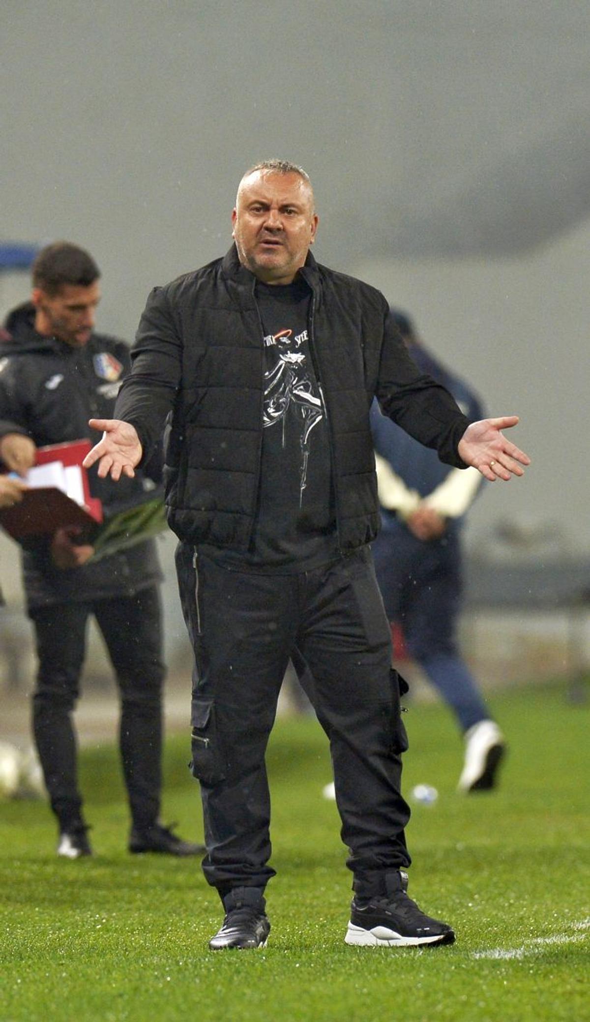 Șumudică, dur cu Rapid: „N-ai voie să joci în halul ăsta!” » Îl critică pe Mihai Iosif