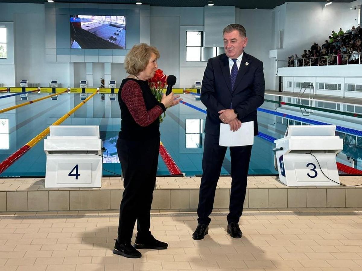Cu o întârziere de 18 luni, bazinul olimpic de 1,7 milioane de euro din România a fost inaugurat astăzi: „Avem o infrastructură de excepție”