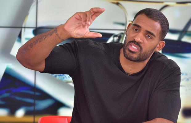 De la fotbal la kickboxing » Benny Adegbuyi și-a spus povestea la „Prietenii lui Ovidiu”: „Tata e nigerian, dar eu mă simt sută la sută român. Țin cu FCSB”