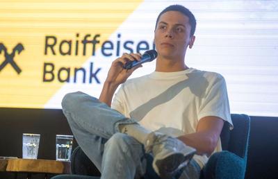 La fel ca Hagi, Halep și Nadia! » David Popovici a semnat astăzi supercontractul: „Nu vreau să știu câți bani câștig pe lună”